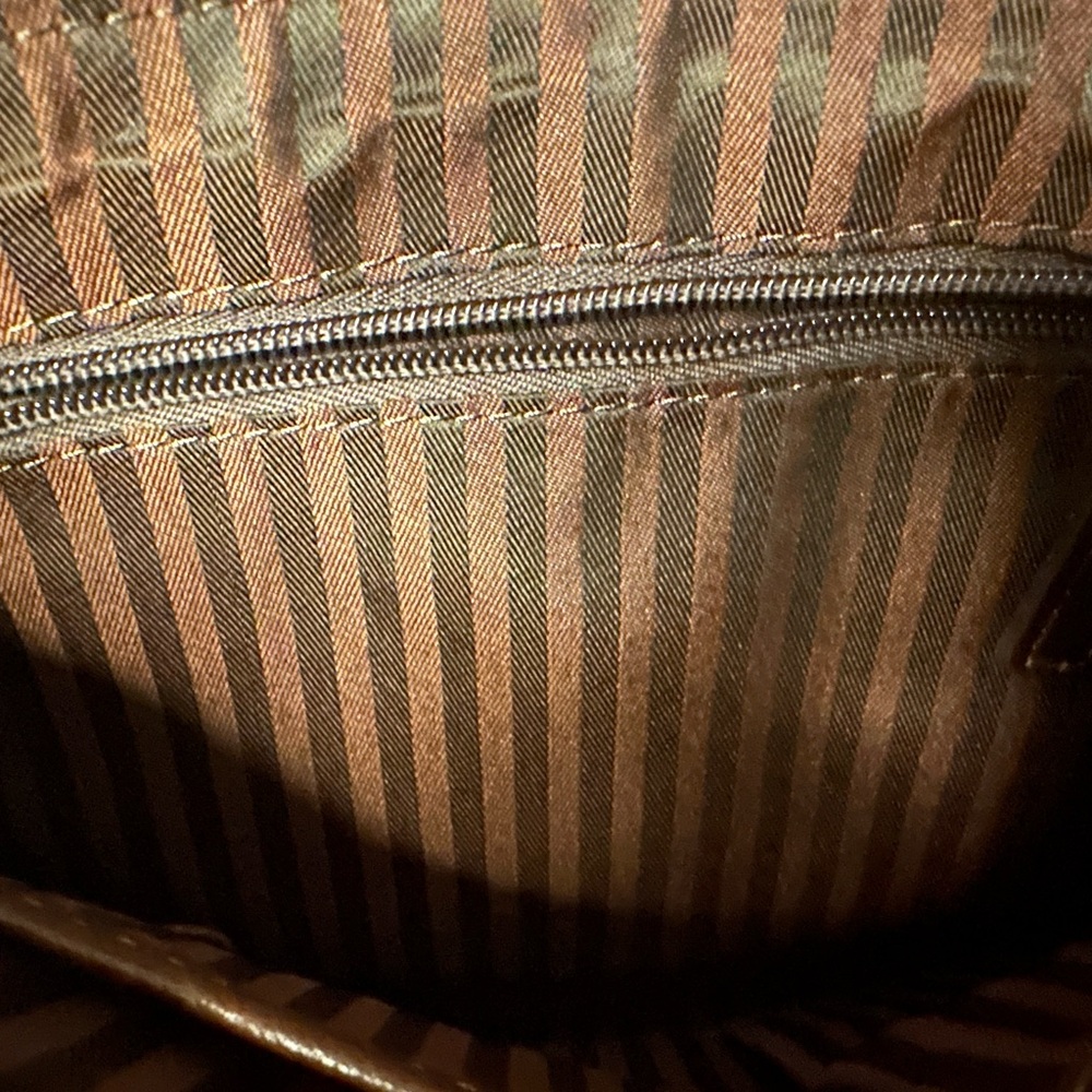Elegant Dark Brown Leather Crossbody Bag - Picture 8 of 8